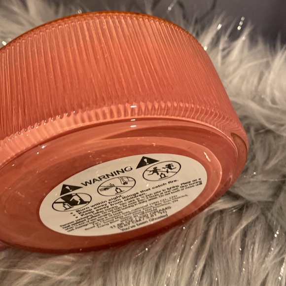 BNWT CUPCAKES & CASHMERE Pink Floral Ghost Viral Halloween Candle - Picture 5 of 5